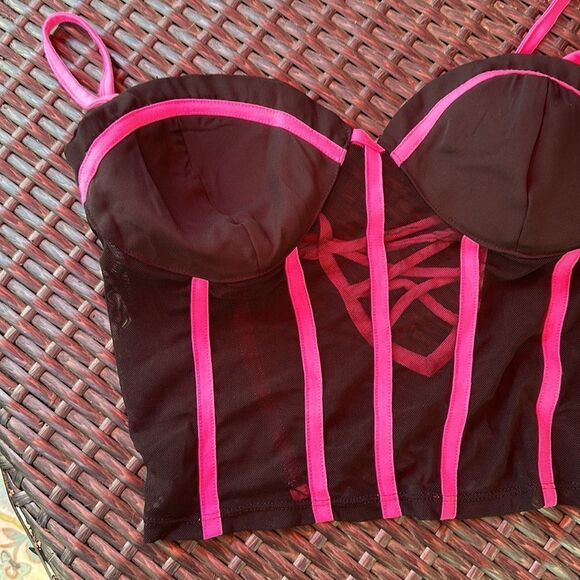 NWT-LOVEJ CROPPED TOP - Picture 2 of 5